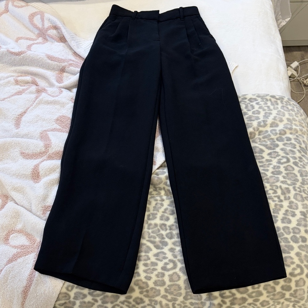 Aritzia Black Effortless Women's Pants